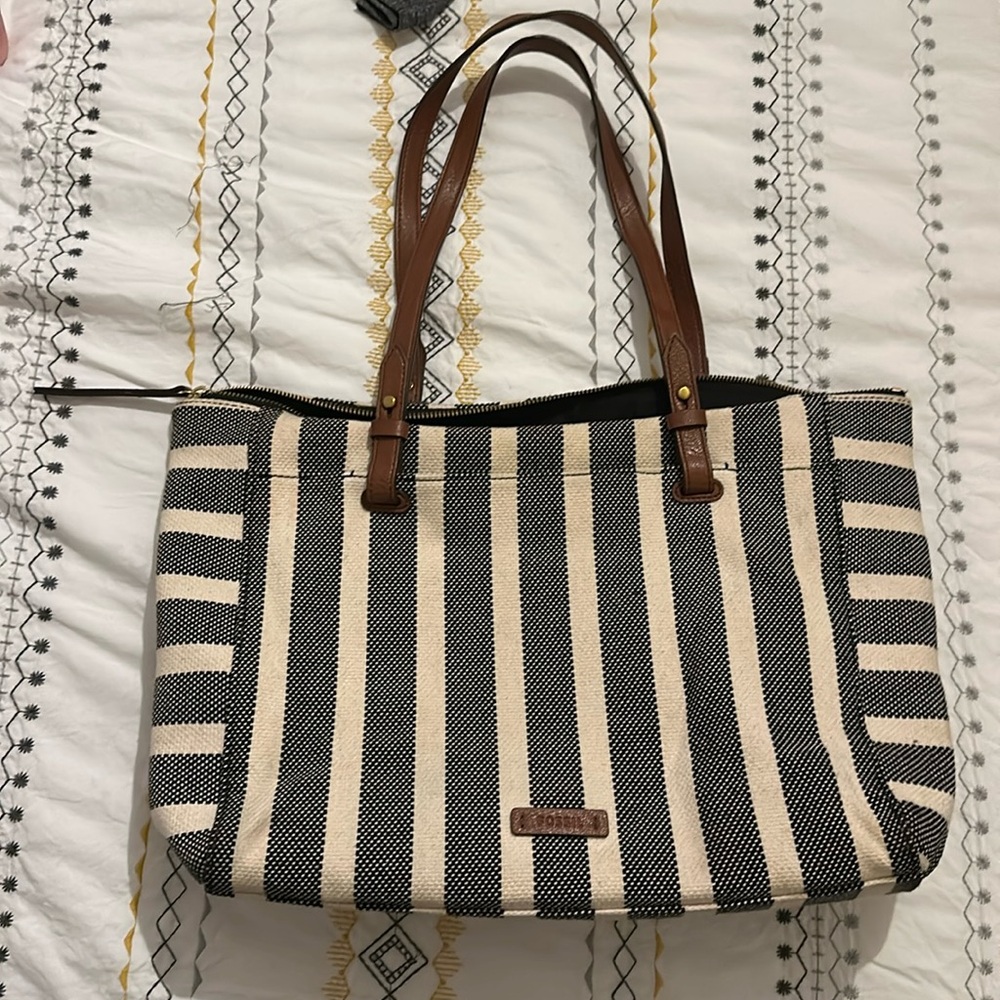 Fossil tote